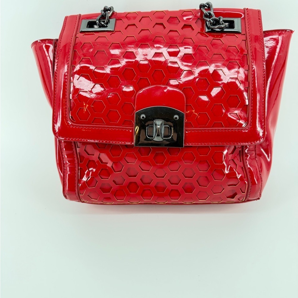 Signature Red Patent Leather Honeycomb Chain Shoulder Bag Turn Lock - Picture 4 of 12